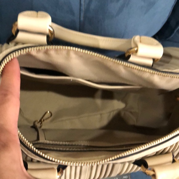 Pleated vegan Leather purse - Picture 3 of 8